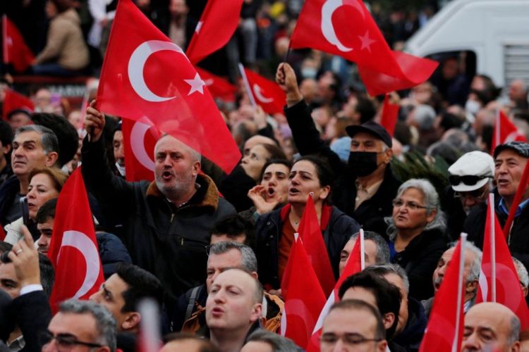 Ο Εκρέμ Ιμάμογλου Συσπείρωσε Την Αντιπολίτευση Στο Πλευρό Του – Χιλιάδες Τούρκοι Κατά Ερντογάν