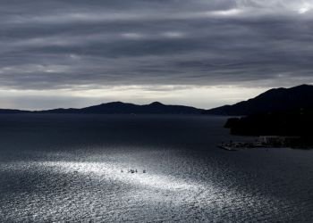 Ο Καιρός σήμερα: Τρίτη με νεφώσεις παροδικά αυξημένες και με ασθενείς τοπικές βροχές