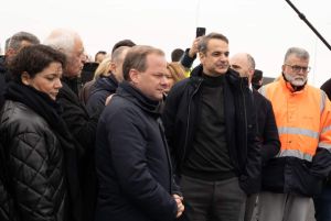 Παραδόθηκε πλήρως ανακατασκευασμένη η γέφυρα Αλιάκμονα - Παρουσία του Πρωθυπουργού κου Κ. Μητσοτάκη Παραδόθηκε πλήρως ανακατασκευασμένη η γέφυρα Αλιάκμονα – Παρουσία του Πρωθυπουργού κου Κ. Μητσοτάκη