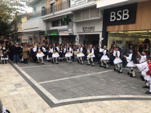 Το Λύκειο Ελληνίδων έδωσε το ρυθμό των Χριστουγέννων με τα «Ρουγκάτσια»