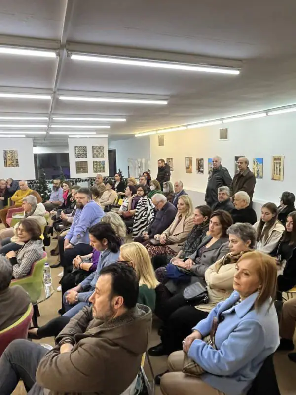 Το βιβλίο της Ιωάννας Κουτσόγιωργα με τίτλο “Αυτά που Αγαπήσαμε” Το βιβλίο της Ιωάννας Κουτσόγιωργα με τίτλο “Αυτά που Αγαπήσαμε”