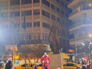 Φαναράκια πέταξαν στον ουρανό και γέμισαν ευχές την πόλη της Κατερίνης