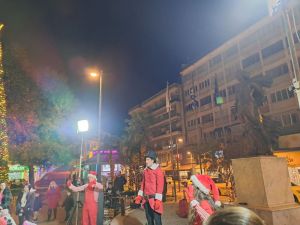 Φαναράκια πέταξαν στον ουρανό και γέμισαν ευχές την πόλη της Κατερίνης