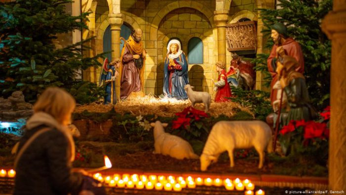 Χριστός Γεννάται – Πάσα  Φύσις Αγάλλεται Και Πανηγυρίζει