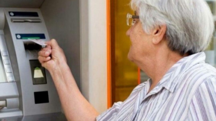 Άρχισαν οι πληρωμές συντάξεων - Αύξηση 7,75% σε 1,7 εκατομμύρια συνταξιούχους Άρχισαν οι πληρωμές συντάξεων – Αύξηση 7,75% σε 1,7 εκατομμύρια συνταξιούχους