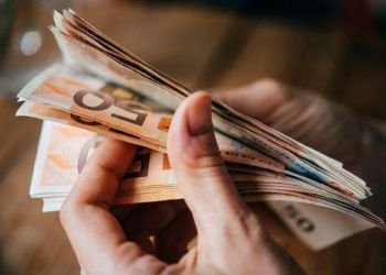 Έκτακτο δώρο Πάσχα: «Κλειδώνουν» οι ημερομηνίες – Ποιοι οι δικαιούχοι της νέας ενίσχυσης