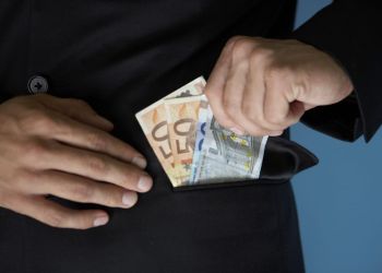 Απίστευτη απάτη με λεία «μαμούθ» – Απέσπασε σχεδόν 20 εκατ. κάνοντας τον «σύμβουλο επενδύσεων»