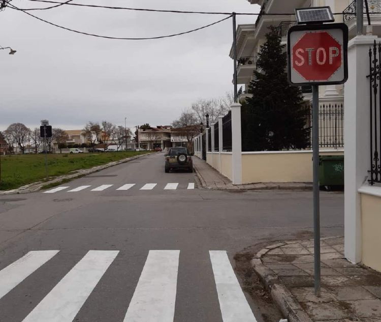 Δήμος Κατερίνης – Πινακίδα “stop” στη συμβολή των οδών Τυπάλδου και Ναυαρίνου