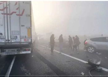 Εθνική οδός Αθηνών – Λαμίας: Τρομακτικό τροχαίο με καραμπόλα πολλών οχημάτων, χαοτικό σκηνικό στην ομίχλη