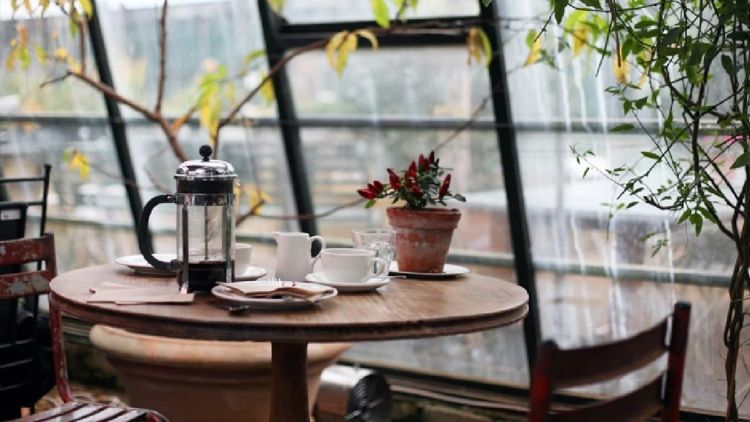 Εστιατόριο απάντησε σε πελάτη που αποκάλεσε «καθυστερημένο» έναν εργαζόμενο – «Μην μας επιλέξετε ξανά»