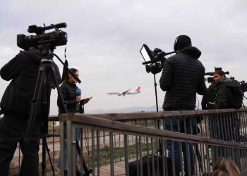 ΗΠΑ: Απολύουν εκατοντάδες δημοσιογράφους στα μεγάλα μέσα μαζικής ενημέρωσης