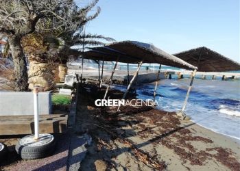Η διάβρωση καταπίνει τις ακτές της Κ. Μακεδονίας – Τα κόκκινα σημεία σε Θεσσαλονίκη, Χαλκιδική, Πιέρια