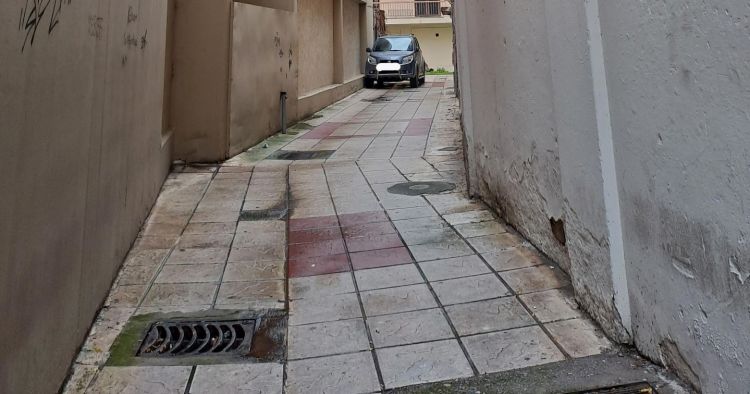 Κατερίνη: Άνδρας έπεσε από μπαλκόνι του 3ου ορόφου σήμερα το πρωί και σκοτώθηκε (upd) Κατερίνη: Άνδρας έπεσε από μπαλκόνι του 3ου ορόφου σήμερα το πρωί