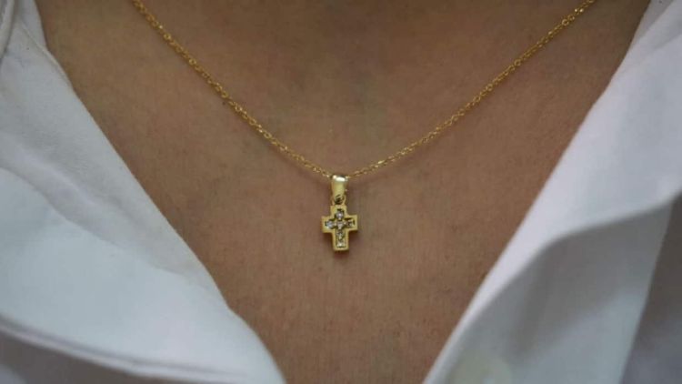 Κατερίνη: 34χρονη… αγκάλιασε 76χρονη και της έκλεψε τον χρυσό της σταυρό