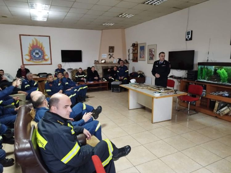 Κοπή πρωτοχρονιάτικης βασιλόπιτας - Διοίκηση Πυροσβεστικών Υπηρεσιών Νομού Πιερίας Κοπή πρωτοχρονιάτικης βασιλόπιτας –