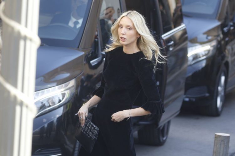 Μαρία Ολυμπία: Ξεχώρισε στην κηδεία του τέως βασιλιά Κωνσταντίνου Μαρία Ολυμπία: Ξεχώρισε στην κηδεία του τέως βασιλιά Κωνσταντίνου