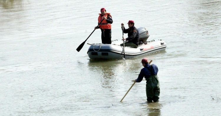 Νεκρό κοριτσάκι 11 μηνών, στο φράγμα του Αλιάκμονα Νεκρό κοριτσάκι 11 μηνών, στο φράγμα του Αλιάκμονα