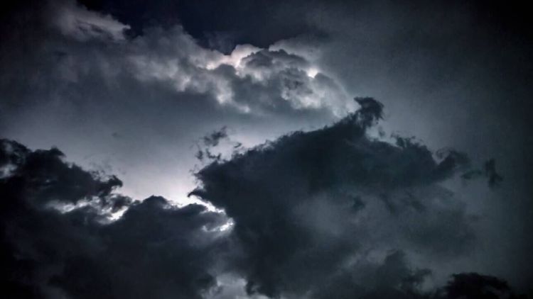 Ο Καιρός σήμερα: Αυξημένες νεφώσεις με βροχές και καταιγίδες