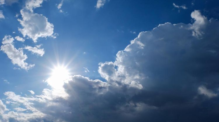 Ο Καιρός σήμερα: Γενικά αίθριος με λίγες νεφώσεις παροδικά αυξημένες Ο Καιρός σήμερα: Γενικά αίθριος με λίγες νεφώσεις παροδικά αυξημένες κυρίως