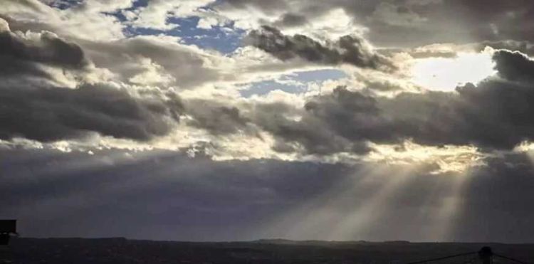 Ο Καιρός σήμερα: Γενικά αίθριος, με λίγες τοπικές νεφώσεις