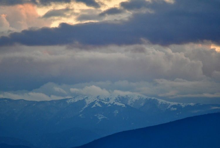 Ο Καιρός σήμερα: Λίγες νεφώσεις με ασθενείς τοπικές βροχές και χιονοπτώσεις στα ορεινά Ο Καιρός σήμερα: Λίγες νεφώσεις με ασθενείς τοπικές βροχές και χιονοπτώσεις στα ορεινά