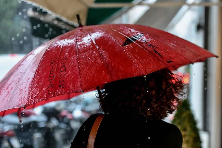 Ο Καιρός σήμερα: Νεφώσεις κατά τόπους με τοπικές βροχές ή χιονόνερο