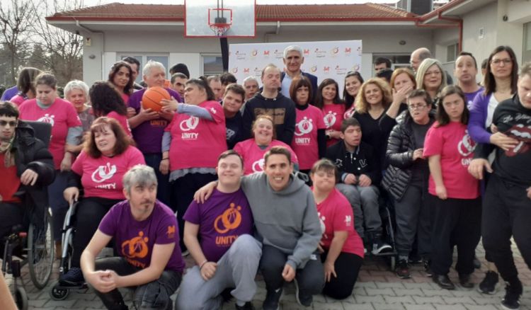 Ο Παναγιώτης Γιαννάκης στην Μέριμνα Παιδιού Κατερίνης – Έκοψε την πίτα και  συμμετείχε στο διαγωνισμό τριπόντων