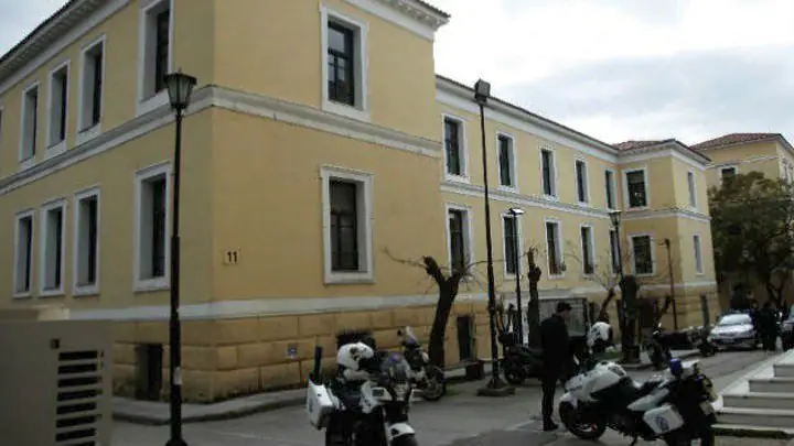 Στον Ανακριτή ο «Μάξιμος Σαράφης» και οι συγκατηγορούμενοι του στην υπόθεση εξαπάτησης επιχειρηματιών Στον Ανακριτή ο «Μάξιμος Σαράφης» και οι συγκατηγορούμενοι του στην υπόθεση εξαπάτησης επιχειρηματιών