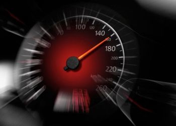 Στο τραπέζι φθηνότερα τέλη και ασφάλιστρα για νέους