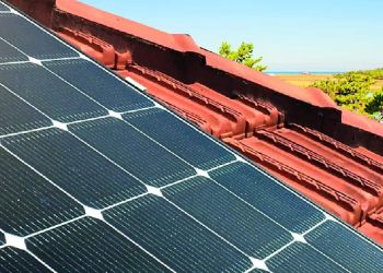 Φωτοβολταϊκά με μπαταρίες – Από Απρίλιο οι επιδοτήσεις για επιχειρήσεις