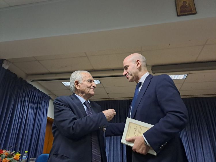 Ο Φώντας Μπαραλιάκος στην παρουσίαση του αυτοβιογραφικού πονήματος του Γιώργου Παρχαρίδη