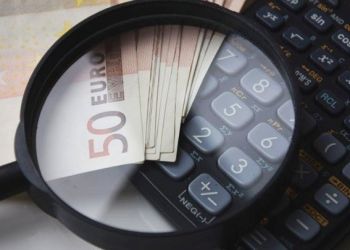 3+1 παρεμβάσεις που βελτιώνουν το διαθέσιμο εισόδημα για συνταξιούχους και μισθωτούς