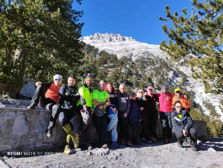 Oρειβάτες έκοψαν την βασιλόπιτα του 2023 στον χιονισμένο Όλυμπο