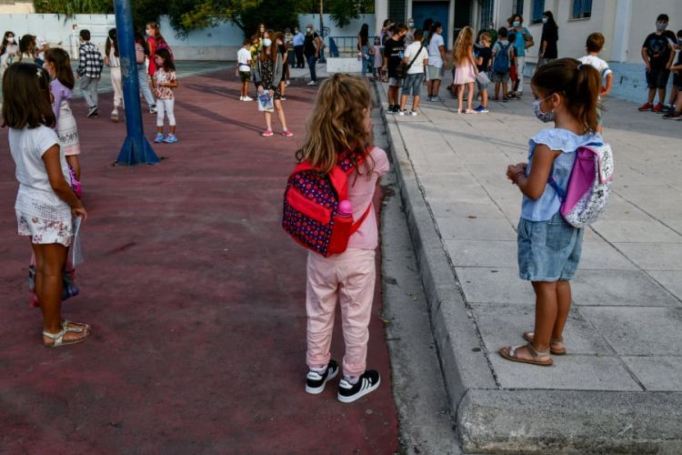 Eparents: Έρχεται η νέα ψηφιακή πλατφόρμα στα σχολεία, Live ενημέρωση από το κινητό για βαθμούς, απουσίες και εκδρομές
