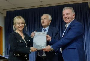 «Όλη μου η ζωή» - Πενήντα χρόνια οδοιπορίας στην παράδοση και τον πολιτισμό του Ποντιακού Ελληνισμού (εικόνες + βίντεο) «Όλη μου η ζωή» – Πενήντα χρόνια οδοιπορίας στην παράδοση και τον πολιτισμό του Ποντιακού Ελληνισμού