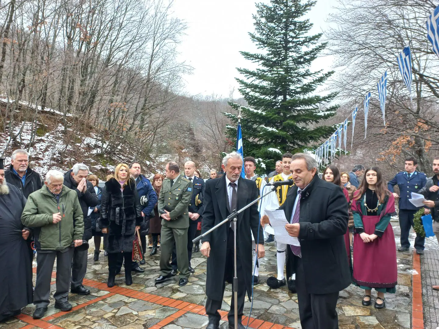 Επιμνημόσυνη δέηση και κατάθεση στεφάνων στη μνήμη των εκτελεσθέντων Ελατοχωριτών από τους Γερμανούς το  1944