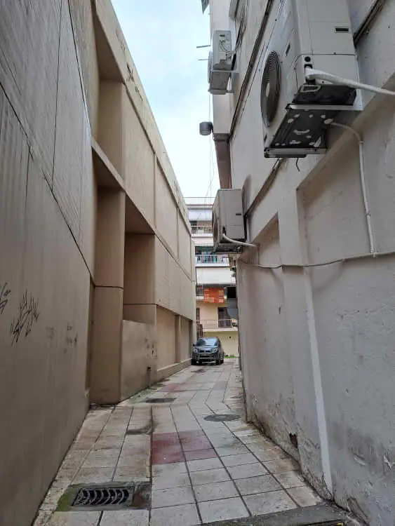 Κατερίνη: Άνδρας έπεσε από μπαλκόνι του 3ου ορόφου σήμερα το πρωί και σκοτώθηκε (upd) Κατερίνη: Άνδρας έπεσε από μπαλκόνι του 3ου ορόφου σήμερα το πρωί