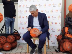 Ο Παναγιώτης Γιαννάκης στην Μέριμνα Παιδιού Κατερίνης – Έκοψε την πίτα και  συμμετείχε στο διαγωνισμό τριπόντων