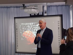 Ο Παναγιώτης Γιαννάκης στην Μέριμνα Παιδιού Κατερίνης – Έκοψε την πίτα και  συμμετείχε στο διαγωνισμό τριπόντων