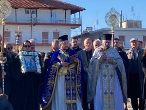 Πλαταμώνας και Νέοι Πόροι: Ο καθαγιασμός των Υδάτων την ημέρα των Θεοφανείων Πλαταμώνας: Ο καθαγιασμός των Υδάτων την ημέρα των Θεοφανείων και η κατάδυση του Τιμίου Σταυρού στο Λιμάνι