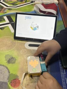 Το τμήμα Εκπαιδευτικής Ρομποτικής Κολινδρού έκοψε πίτα Το τμήμα Εκπαιδευτικής Ρομποτικής Κολινδρού έκοψε πίτα