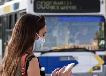 Υποχρεωτική η μάσκα στα Μέσα Μαζικής Μεταφοράς – Ποιο είναι το πρόστιμο