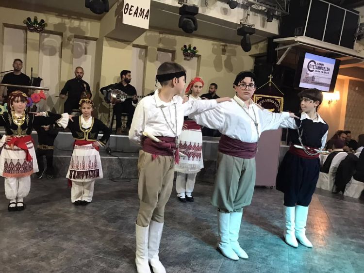 Άρωμα Κρήτης είχε ο ετήσιος χορός των «Σταυραετών» Ν. Πιερίας Άρωμα Κρήτης είχε ο ετήσιος χορός των «Σταυραετών» Ν. Πιερίας