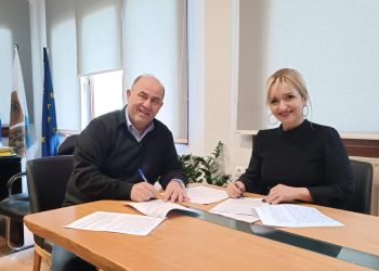 Δήμος Δίου Ολύμπου: Υπογράφηκε η σύμβαση για την επισκευή και ανακαίνιση των αθλητικών γηπέδων σε Άγιο Σπυρίδωνα και Δίον