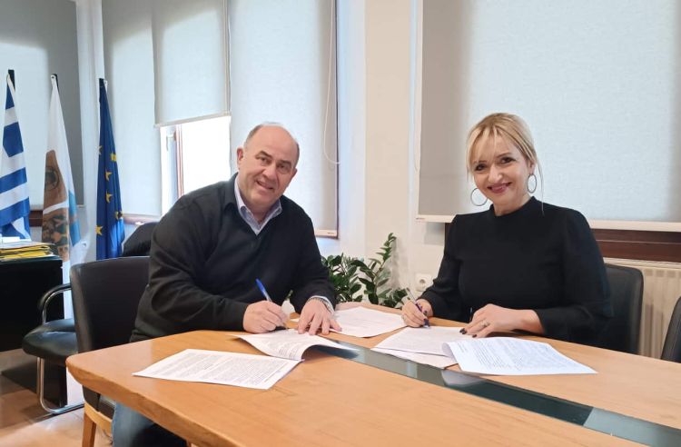 Δήμος Δίου Ολύμπου: Υπογράφηκε η σύμβαση για την επισκευή και ανακαίνιση των αθλητικών γηπέδων σε Άγιο Σπυρίδωνα και Δίον