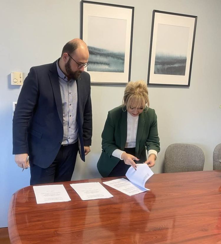 Η Αντιπεριφερειάρχη Πιερίας υπέγραψε σύμβαση για την Επέκταση Στεγάστρου στη 12η Τ.ΟΜ.Υ