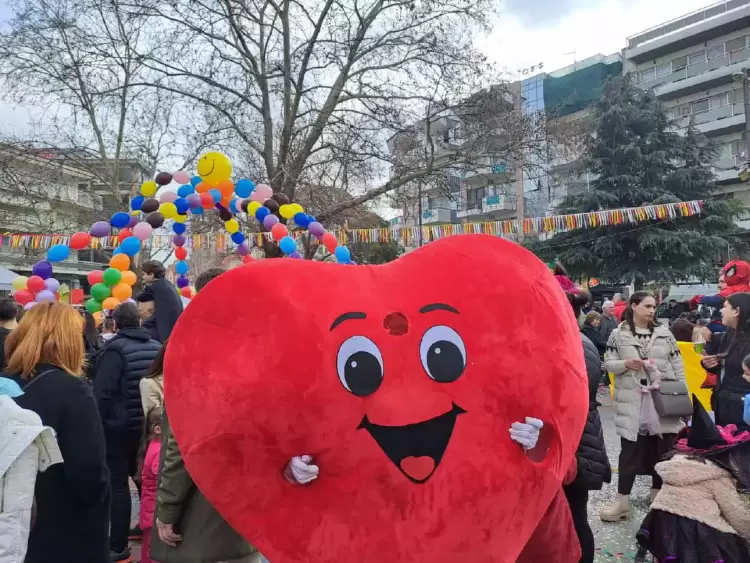 Κατερίνη: Αποκριάτικη γιορτή στην κεντρική πλατεία