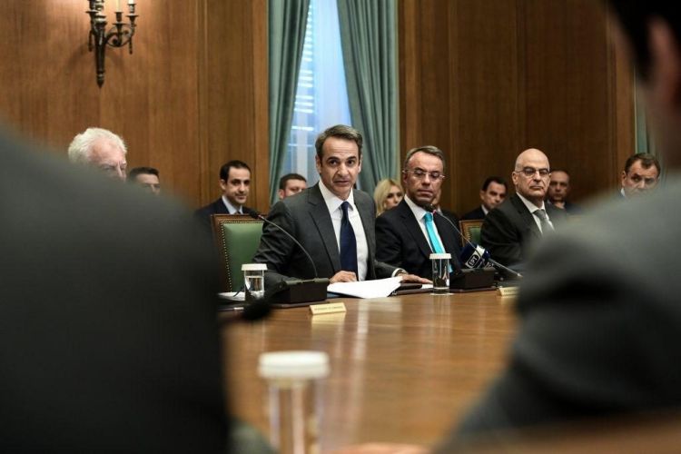 Μητσοτάκης προς υπουργούς: «Απαντάμε στις προκλήσεις, συνεχίζουμε τη δουλειά μας» Μητσοτάκης προς υπουργούς: «Απαντάμε στις προκλήσεις, συνεχίζουμε τη δουλειά μας»