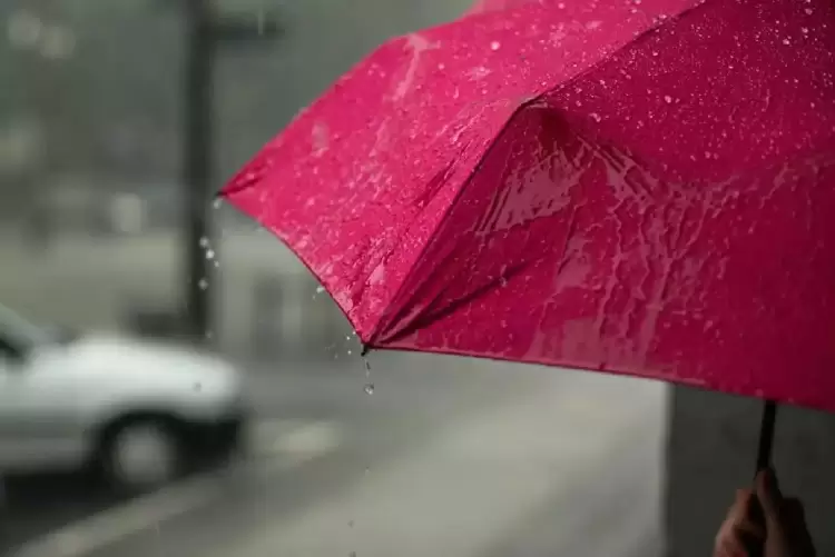 Ο Καιρός σήμερα: Νεφώσεις, κατά τόπους αυξημένες με λίγες βροχές