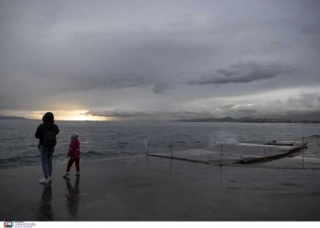 Ο Καιρός σήμερα: Νεφώσεις με τοπικές βροχές, βελτίωση από το μεσημέρι